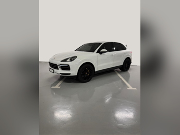 Porsche  Cayenne  2023  Automatic  42,000 Km  6 Cylinder  Four Wheel Drive (4WD)  SUV  White