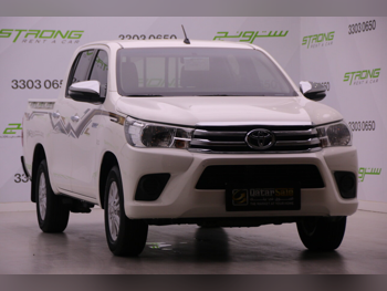 Toyota  Hilux  SR5  2024  Automatic  24,000 Km  4 Cylinder  Four Wheel Drive (4WD)  Pick Up  White  With Warranty