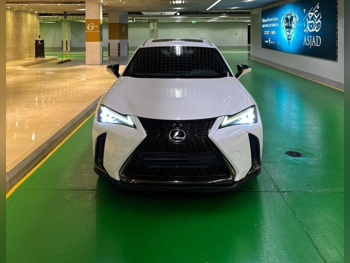 لكزس  يو أكس  200 أف سبورت  2019  اوتوماتيك  134,066 كم  4 سلندر  دفع رباعي  هاتشباك  أبيض