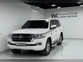 تويوتا  لاند كروزر  في اكس ار  2020  اوتوماتيك  200,000 كم  8 سلندر  دفع رباعي  اس يو في  أبيض  تحت الضمان