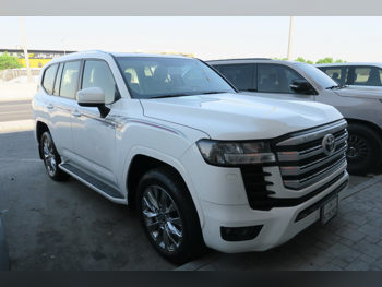 Toyota  Land Cruiser  GXR Twin Turbo  2022  Automatic  41,000 Km  6 Cylinder  Four Wheel Drive (4WD)  SUV  White  With Warranty
