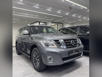 نيسان  باترول  بلاتنيوم  2014  اوتوماتيك  213,000 كم  8 سلندر  دفع رباعي  اس يو في  رمادي