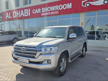تويوتا  لاند كروزر  جي اكس ار  2016  اوتوماتيك  298,000 كم  6 سلندر  دفع رباعي  اس يو في  فضي