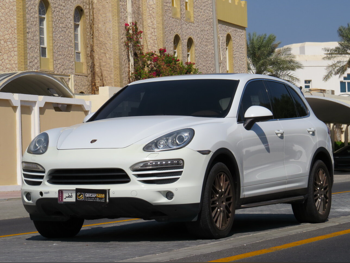 Porsche  Cayenne  2013  Automatic  86,000 Km  6 Cylinder  All Wheel Drive (AWD)  SUV  White