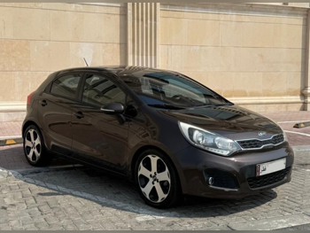 كيا  ريو  2015  اوتوماتيك  177,000 كم  4 سلندر  كلاسك  بني