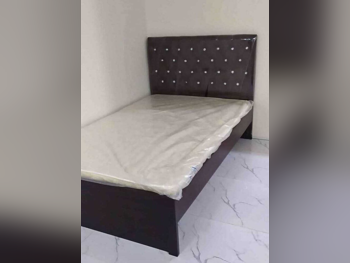 الأسّرة - لايف ستايل  - كوين  - بنى  - متضمنة المرتبة