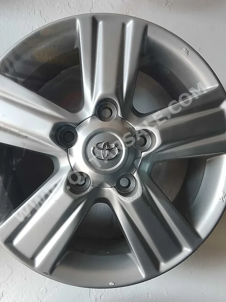 رنقات العجلات تويوتا \  18 بوصة  فضي  2014  4  4