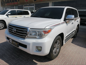 تويوتا  لاند كروزر  جي اكس ار  2015  اوتوماتيك  250,000 كم  8 سلندر  دفع رباعي  اس يو في  أبيض