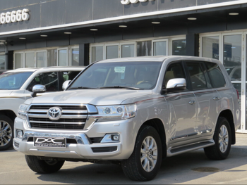 تويوتا  لاند كروزر  جي اكس ار  2020  اوتوماتيك  60,000 كم  8 سلندر  دفع رباعي  اس يو في  فضي