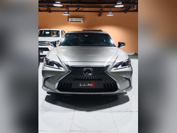 Lexus  ES  300h  2021  Automatic  53,000 Km  6 Cylinder  Rear Wheel Drive (RWD)  Sedan  Sonic Titanium