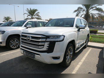 تويوتا  لاند كروزر  في اكس  2025  اوتوماتيك  0 كم  6 سلندر  دفع رباعي  اس يو في  أبيض  تحت الضمان