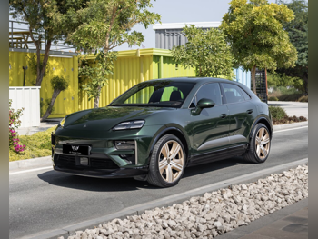Porsche  Macan  Turbo  2024  Automatic  8,000 Km  0 Cylinder  Four Wheel Drive (4WD)  SUV  Green  With Warranty