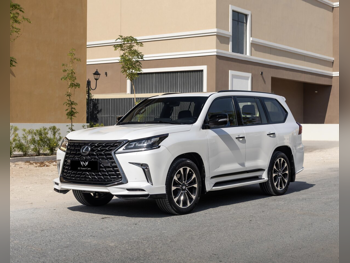 Lexus  LX  570 S  2018  Automatic  213,000 Km  8 Cylinder  Four Wheel Drive (4WD)  SUV  White