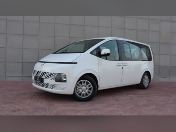 هيونداي  ستاريا  2025  اوتوماتيك  38,000 كم  6 سلندر  سحب امامي  فان \ باص  أبيض  تحت الضمان