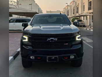 شفروليه  سلفرادو  تريل بووز  2021  اوتوماتيك  93,000 كم  8 سلندر  دفع رباعي  بيكب  رمادي