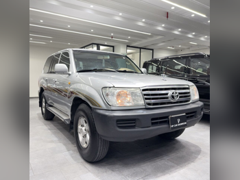 تويوتا  لاند كروزر  جي اكس  2006  اوتوماتيك  250,000 كم  6 سلندر  دفع رباعي  اس يو في  فضي