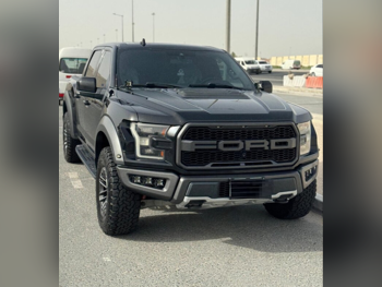 فورد  رابتر  2019  اوتوماتيك  115,000 كم  6 سلندر  دفع رباعي  بيكب  أسود