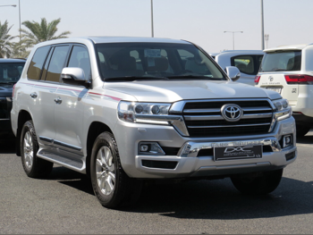 تويوتا  لاند كروزر  جي اكس ار  2020  اوتوماتيك  60,000 كم  8 سلندر  دفع رباعي  اس يو في  فضي