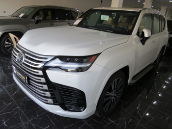 Lexus  LX  600 Luxury  2025  Automatic  10,000 Km  6 Cylinder  Four Wheel Drive (4WD)  SUV  White  With Warranty