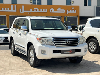 Toyota  Land Cruiser  GXR  2013  Automatic  411,000 Km  8 Cylinder  Four Wheel Drive (4WD)  SUV  White