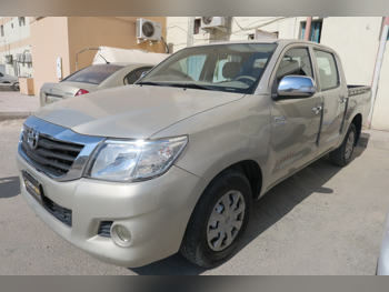 تويوتا  هاي لوكس  2013  اوتوماتيك  81,000 كم  4 سلندر  دفع رباعي  بيكب  ذهبي