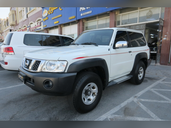 نيسان  باترول  سفاري  2015  اوتوماتيك  180,000 كم  6 سلندر  دفع رباعي  اس يو في  أبيض