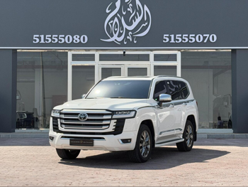 Toyota  Land Cruiser  VXR Twin Turbo  2022  Automatic  91,000 Km  6 Cylinder  Four Wheel Drive (4WD)  SUV  White