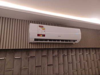 مكيفات الهواء جريي  يشمل التحكم عن بعد  ضمان  مع التسليم  مع التركيب