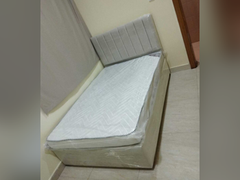 الأسّرة - فردي  - الأصفر  - متضمنة المرتبة