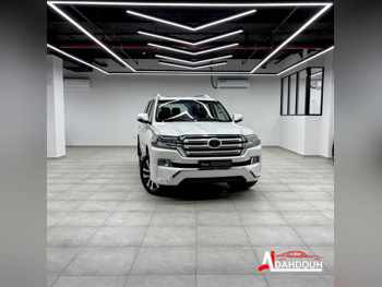 Toyota  Land Cruiser  GXR White Edition  2018  Automatic  353,000 Km  8 Cylinder  Four Wheel Drive (4WD)  SUV  Pearl