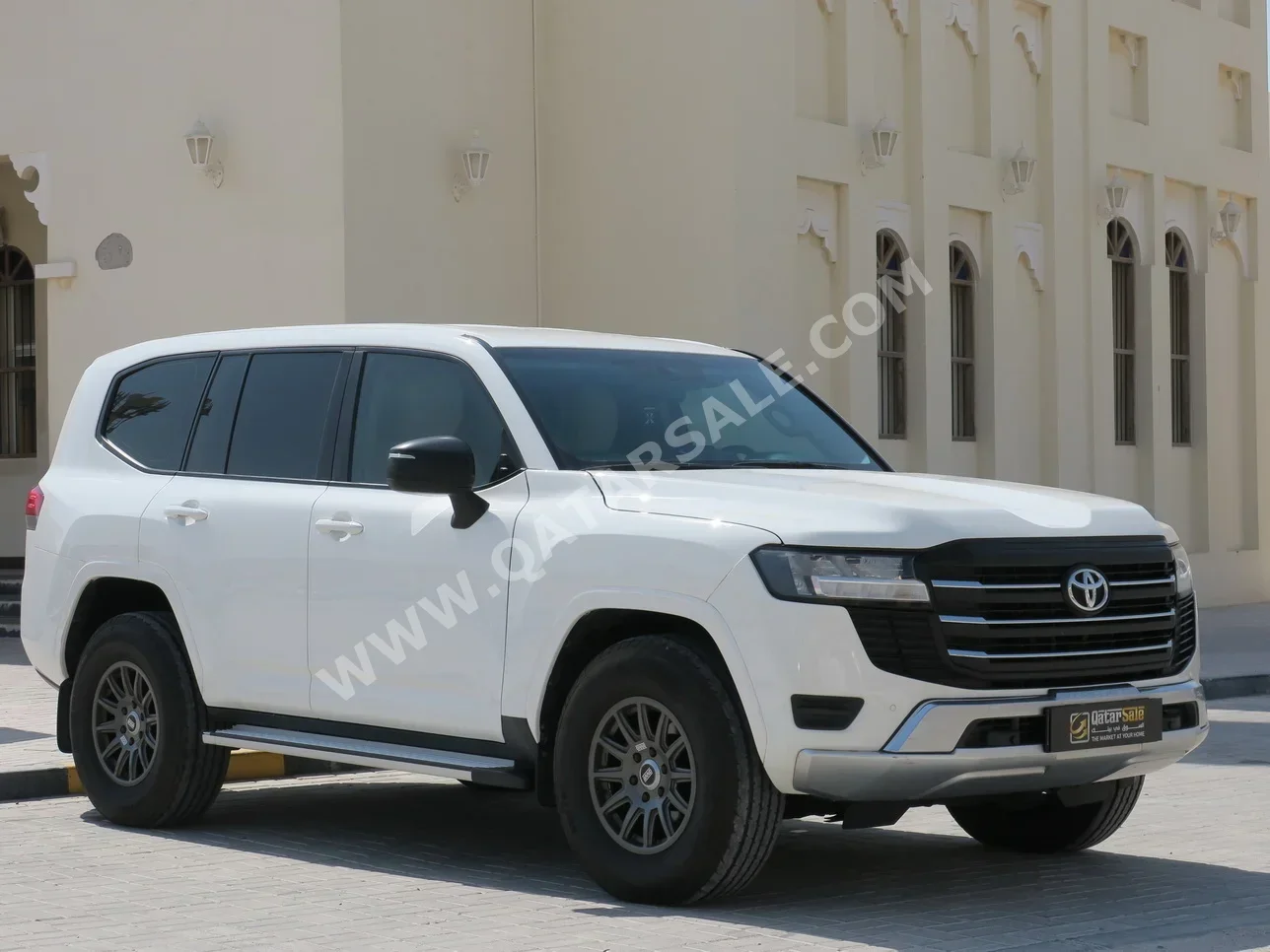 تويوتا  لاند كروزر  جي اكس  2022  اوتوماتيك  108,000 كم  6 سلندر  دفع رباعي  اس يو في  أبيض