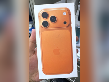 هواتف نقالة ابل  - ايفون 17  - برو  - برتقالي  - 256 جيجابايت  - تحت الضمان