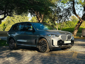 بي ام دبليو  5 إكس  إس يو في 4 في 4  رمادي ميتالك  2024