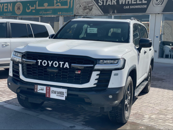 تويوتا  لاند كروزر  جي ار سبورت توين تيربو  2022  اوتوماتيك  164,000 كم  6 سلندر  دفع رباعي  اس يو في  أبيض