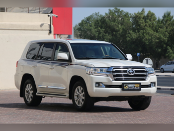 Toyota  Land Cruiser  GXR  2017  Automatic  193,000 Km  6 Cylinder  Four Wheel Drive (4WD)  SUV  White