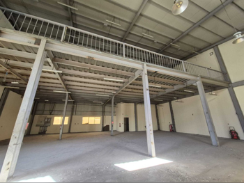 مخازن و مستودعات - الوكرة  - بركة العوامر  -المساحة: 1000 متر مربع