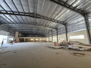 مخازن و مستودعات - الوكرة  - بركة العوامر  -المساحة: 8000 متر مربع