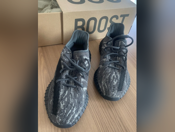 أحذية أديداس  قطن  اللون الرمادي مقاس 43  فيتنام  رجالي