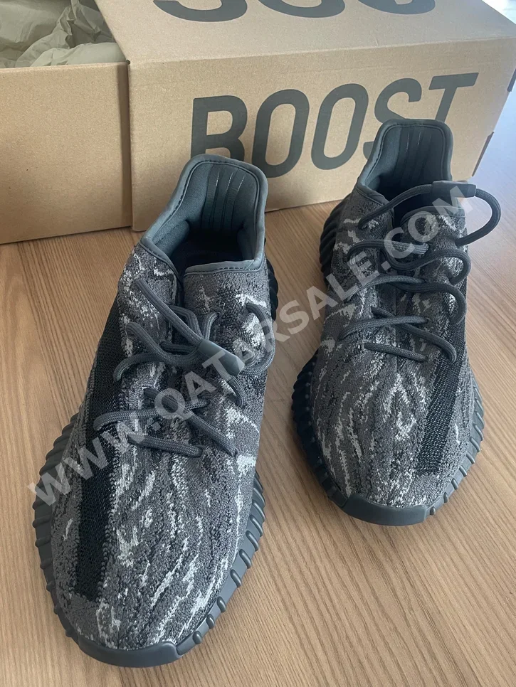 أحذية أديداس قطن اللون الرمادي مقاس 43 فيتنام رجالي