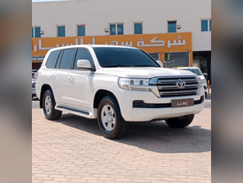 Toyota  Land Cruiser  GXR  2019  Automatic  186,000 Km  6 Cylinder  Four Wheel Drive (4WD)  SUV  White