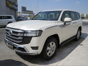 تويوتا  لاند كروزر  جي اكس ار توين توربو  2022  اوتوماتيك  254,000 كم  6 سلندر  دفع رباعي  اس يو في  أبيض لؤلؤي