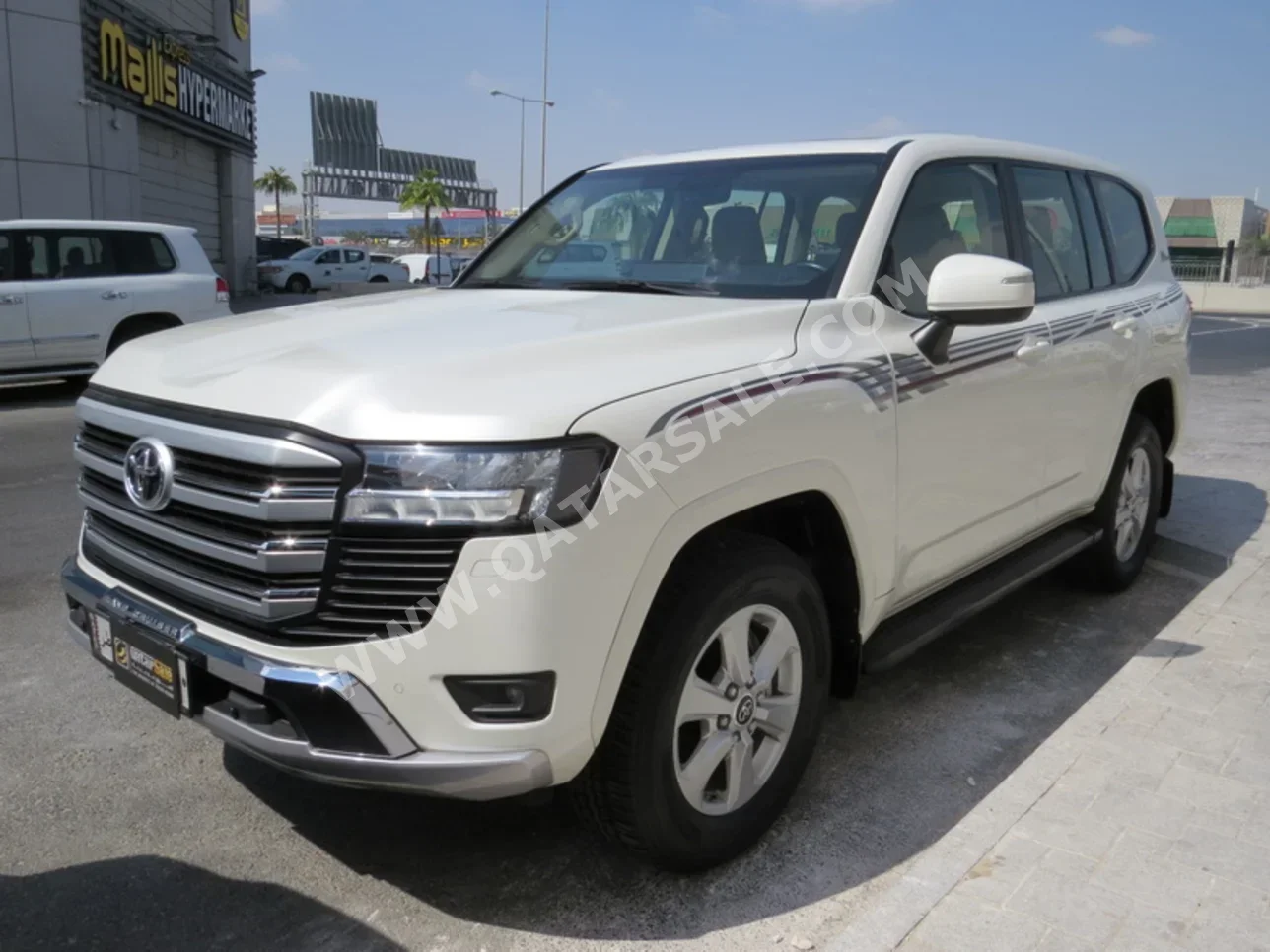 تويوتا  لاند كروزر  جي اكس ار توين توربو  2022  اوتوماتيك  254,000 كم  6 سلندر  دفع رباعي  اس يو في  أبيض لؤلؤي