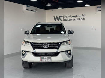 Toyota  Fortuner  2017  Automatic  50,000 Km  6 Cylinder  Four Wheel Drive (4WD)  SUV  White  With Warranty