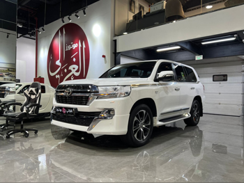 تويوتا  لاند كروزر  في اكس ار  2016  اوتوماتيك  354,000 كم  8 سلندر  دفع رباعي  اس يو في  أبيض