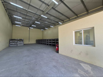 مخازن و مستودعات - الوكرة  - بركة العوامر  -المساحة: 300 متر مربع