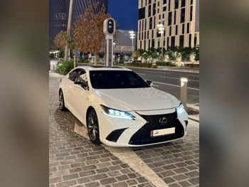 Lexus  ES  350 F-Sport  2019  Automatic  100,000 Km  6 Cylinder  Rear Wheel Drive (RWD)  Sedan  White