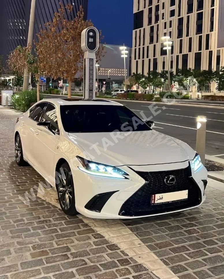 لكزس  إيه أس  350 اف سبورت  2019  اوتوماتيك  100,000 كم  6 سلندر  دفع خلفي  سيدان  أبيض