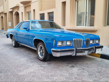 Pontiac  Grand Prix  1977  Automatic  53,000 Km  8 Cylinder  Rear Wheel Drive (RWD)  Classic  Blue