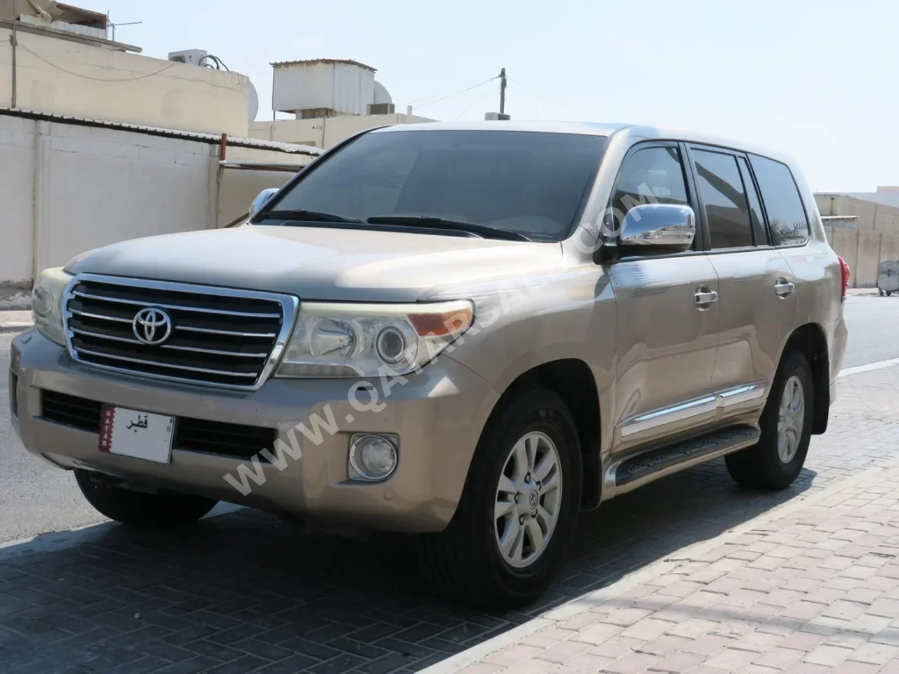 تويوتا  لاند كروزر  جي اكس ار  2014  اوتوماتيك  367,000 كم  6 سلندر  دفع رباعي  اس يو في  ذهبي