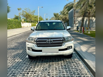 Toyota  Land Cruiser  VXR  2018  Automatic  365,000 Km  8 Cylinder  Four Wheel Drive (4WD)  SUV  Pearl